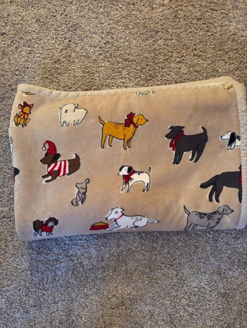 Cuddl Duds Cozy Beige Sherpa Throw Blanket with Dog Print